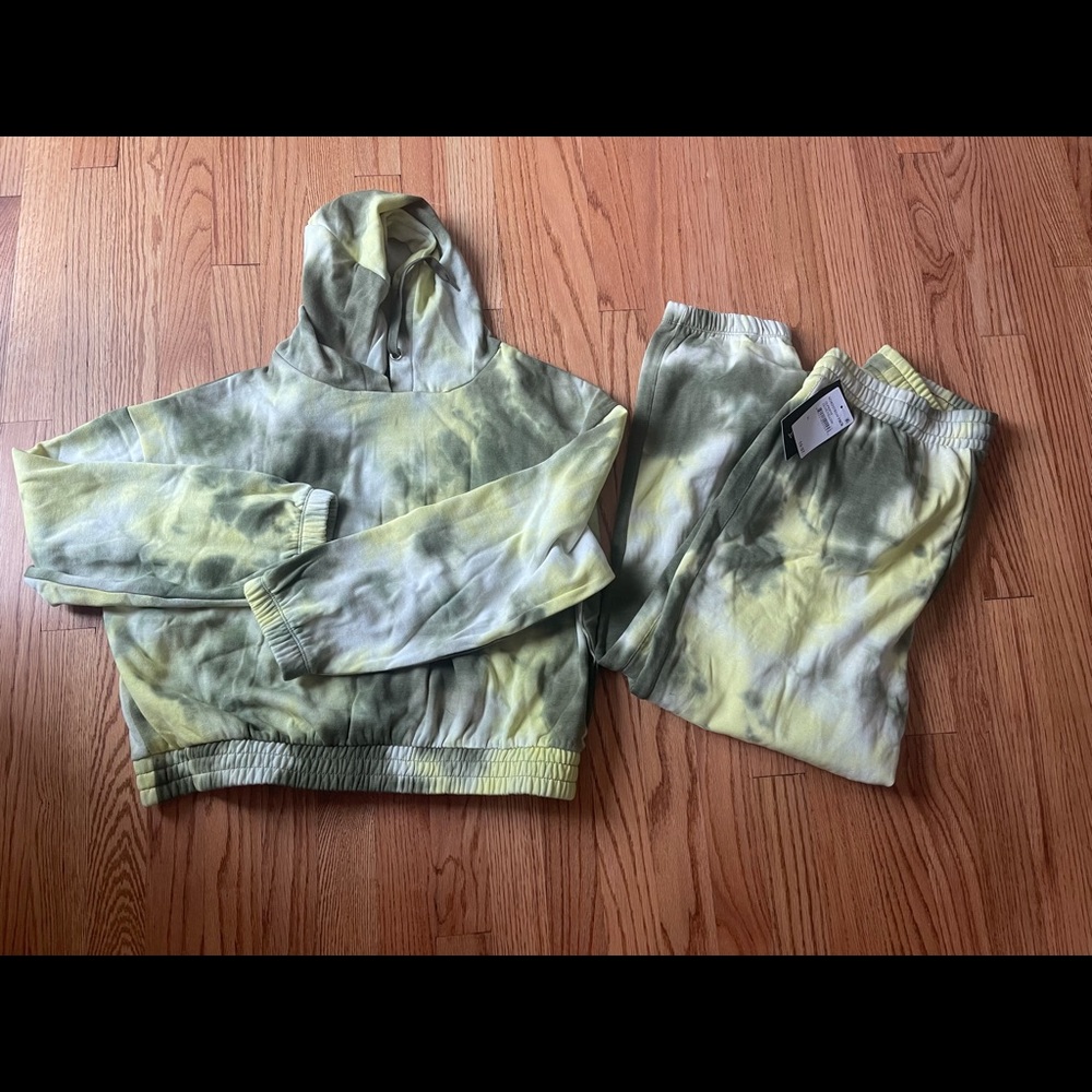 Tie dye jogger outfit